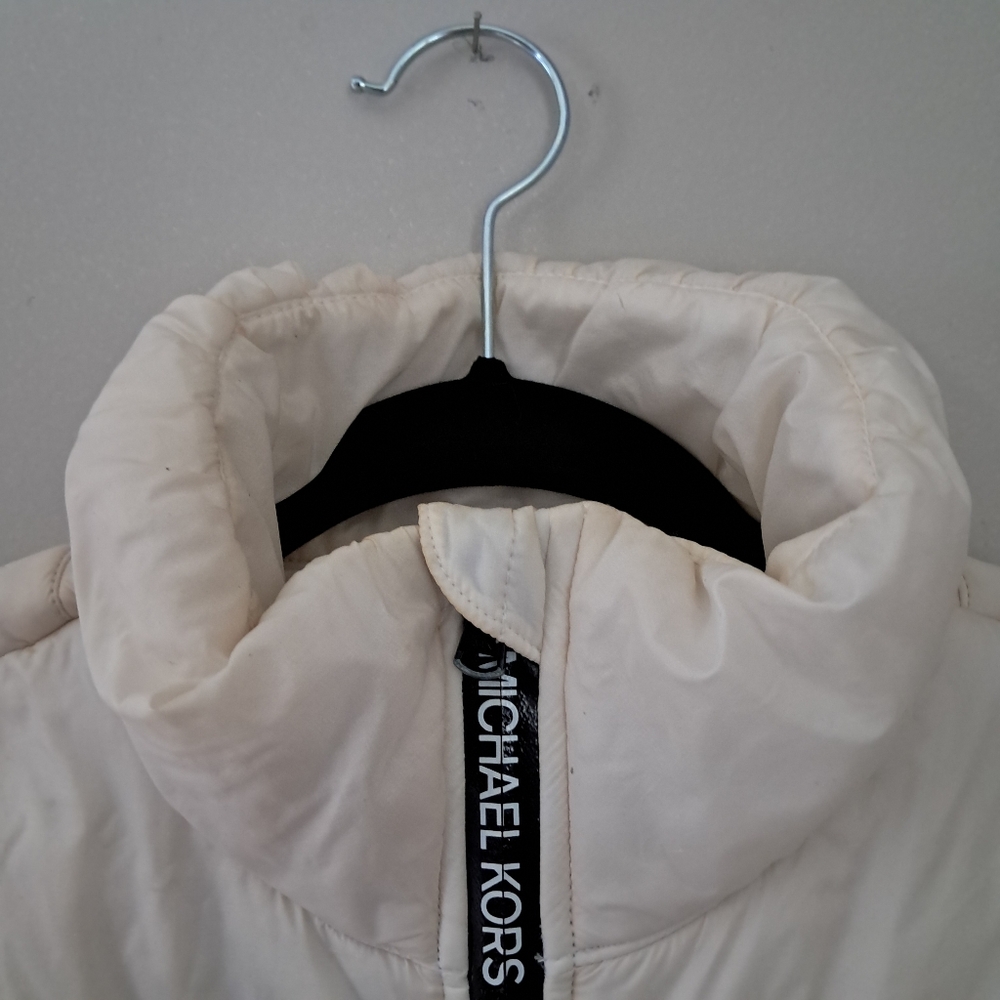 Michael Kors Women's White Quilted Puffer Jacket - Picture 4 of 5